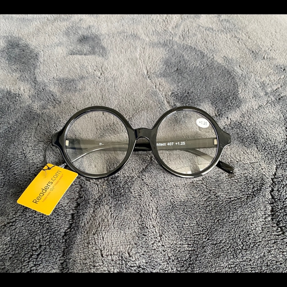 Large black framed round readers 1.25